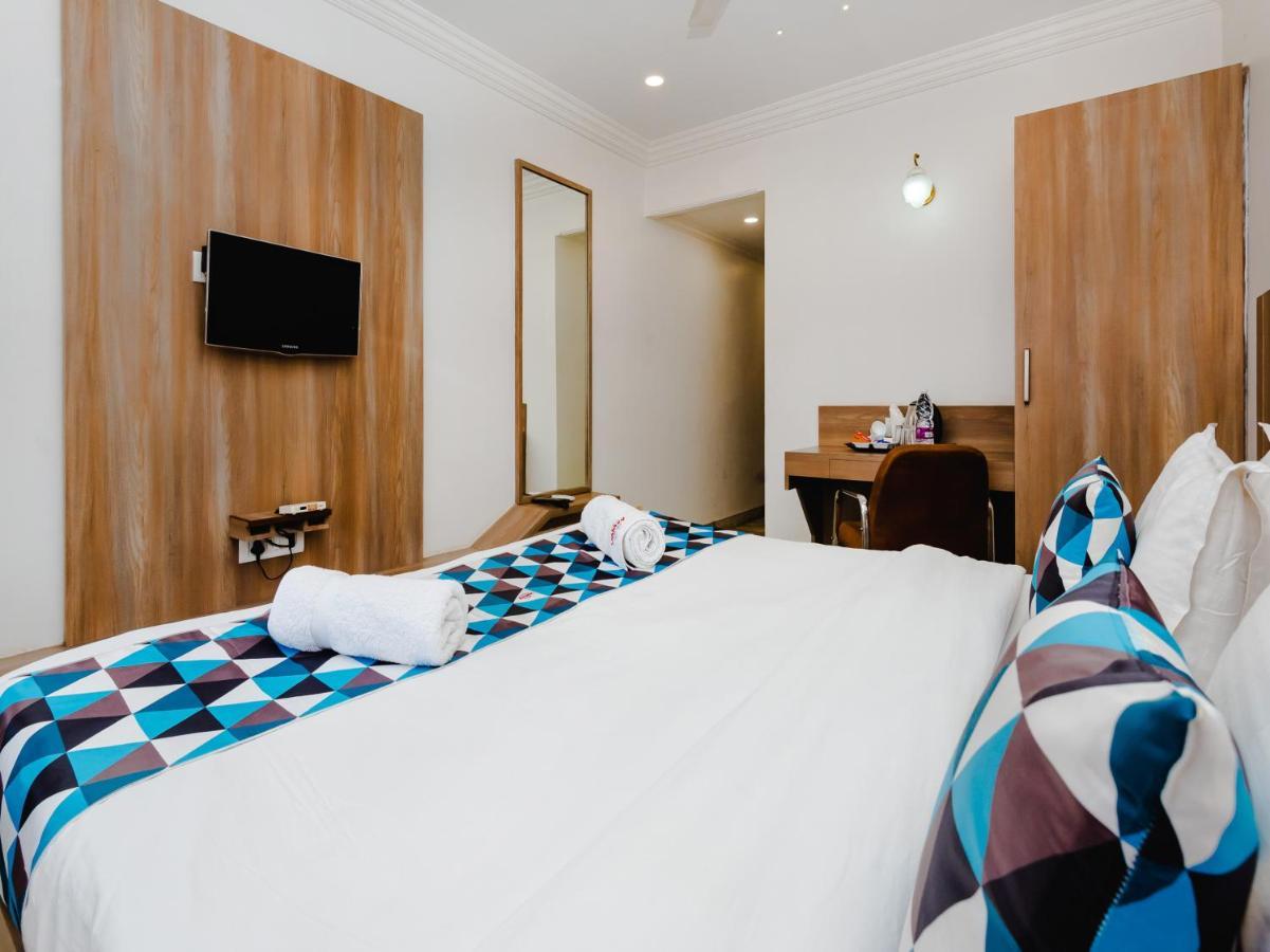 Hotel Galaxy Opp Surat Railway Station Bagian luar foto