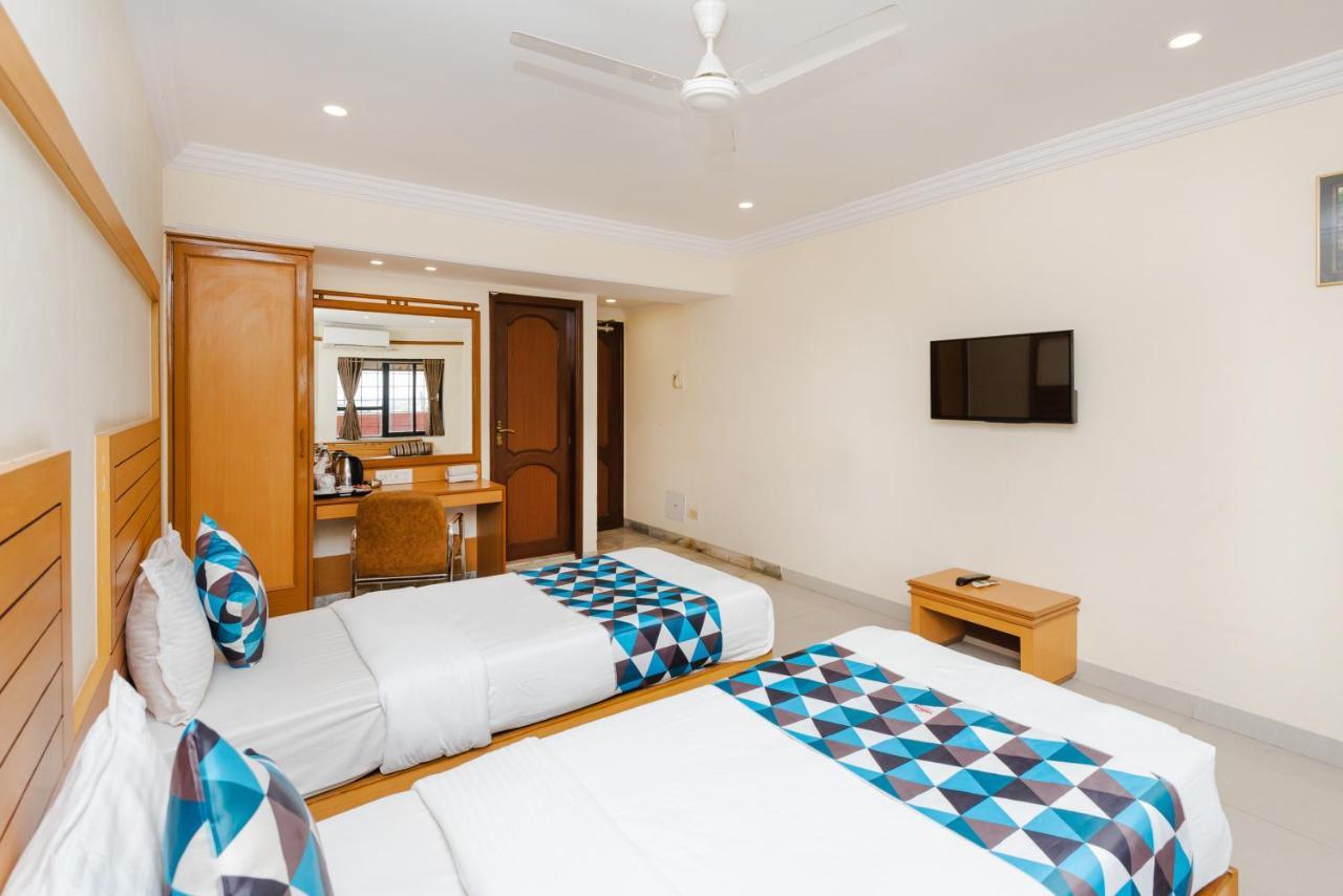 Hotel Galaxy Opp Surat Railway Station Bagian luar foto