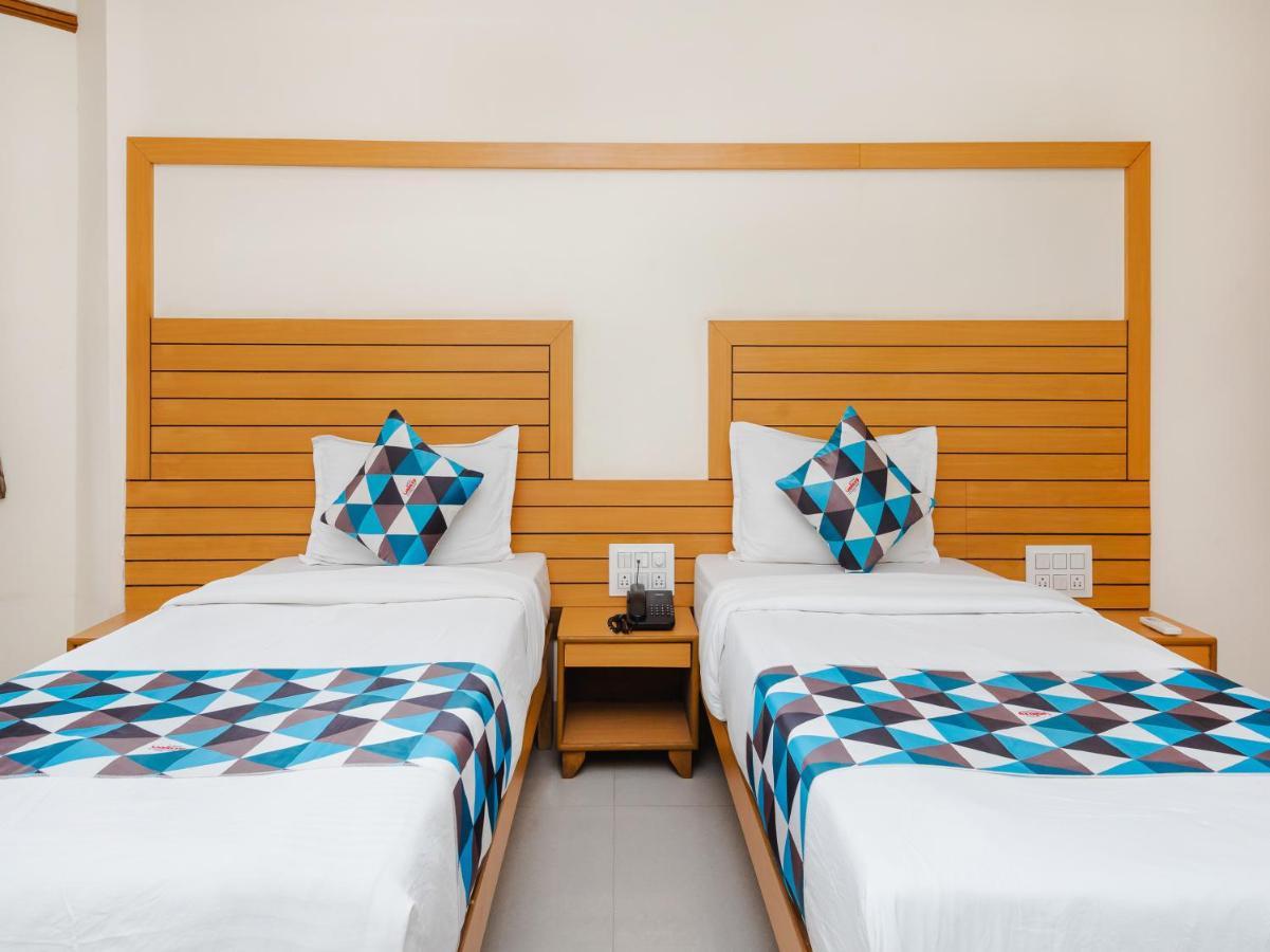 Hotel Galaxy Opp Surat Railway Station Bagian luar foto