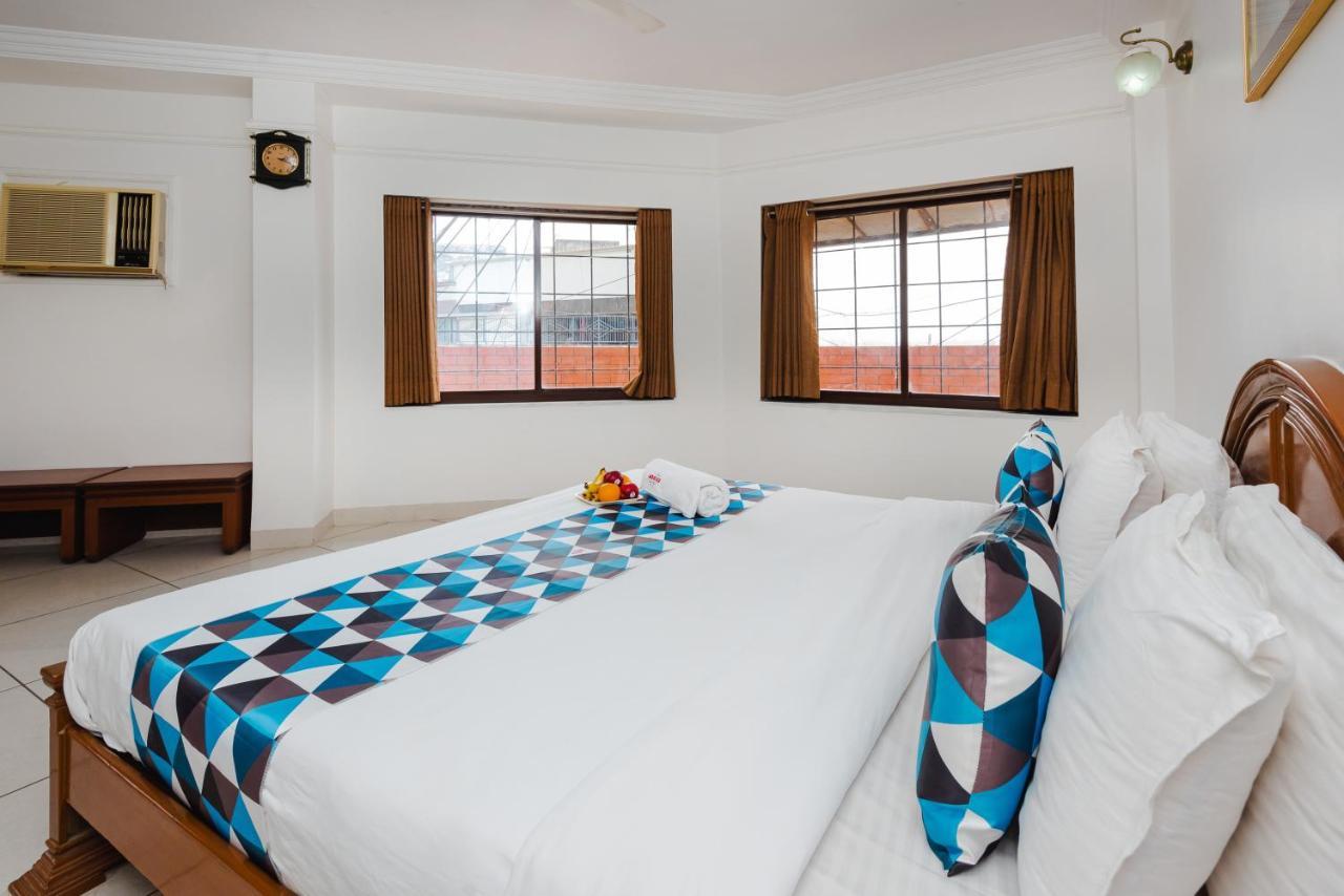 Hotel Galaxy Opp Surat Railway Station Bagian luar foto