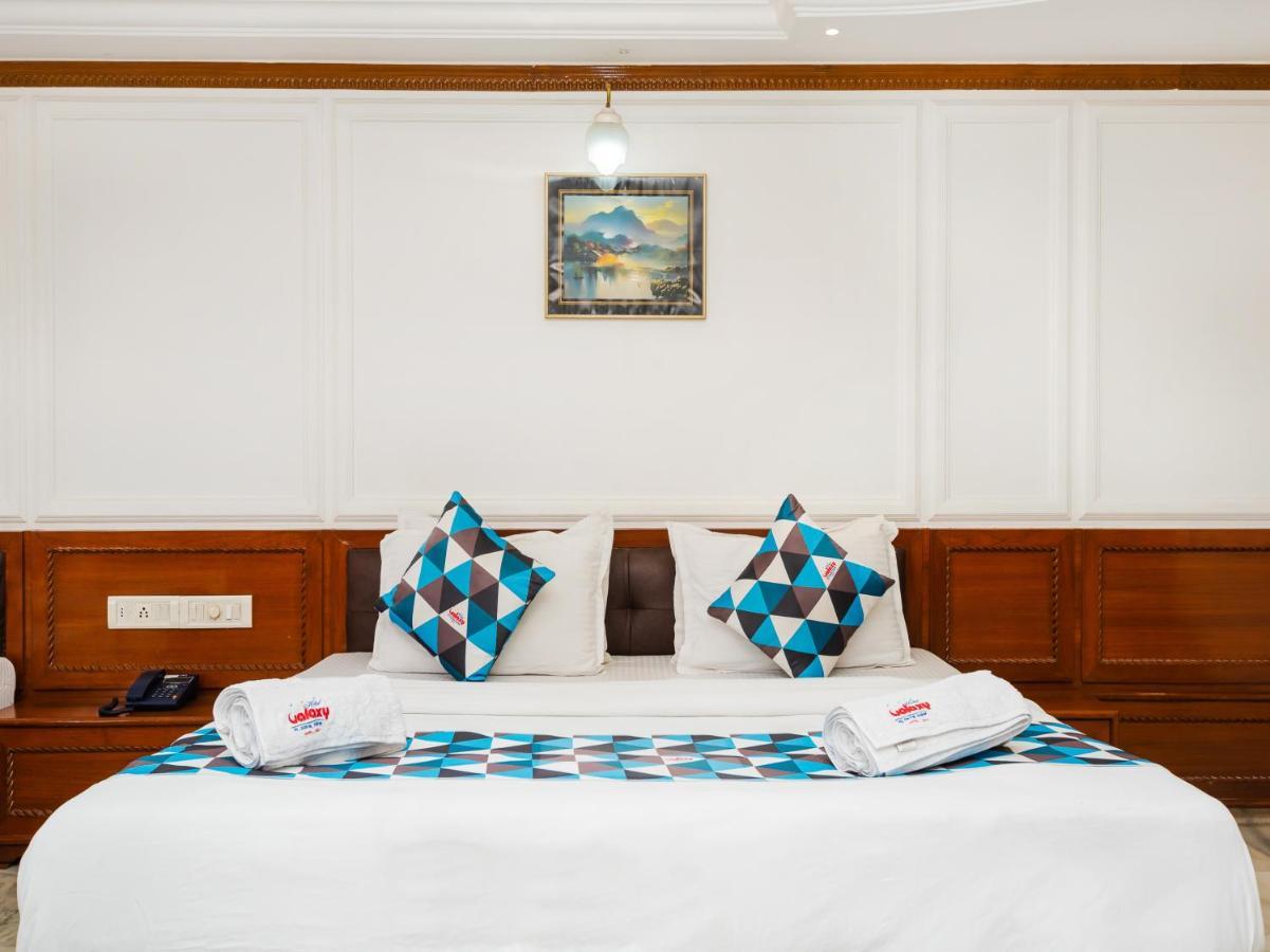 Hotel Galaxy Opp Surat Railway Station Bagian luar foto