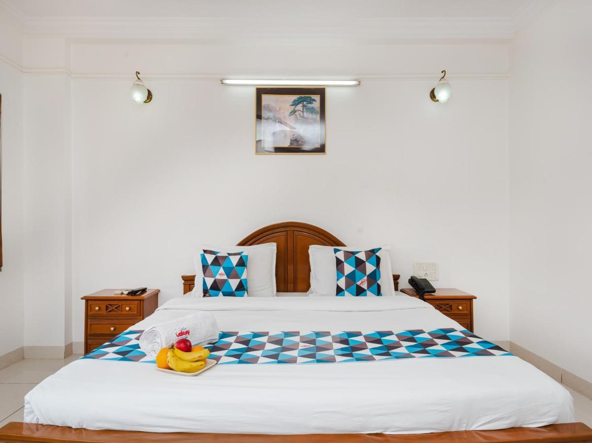 Hotel Galaxy Opp Surat Railway Station Bagian luar foto
