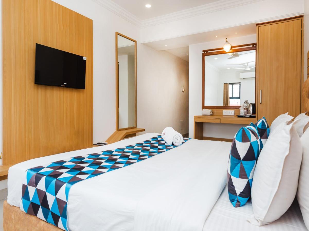 Hotel Galaxy Opp Surat Railway Station Bagian luar foto