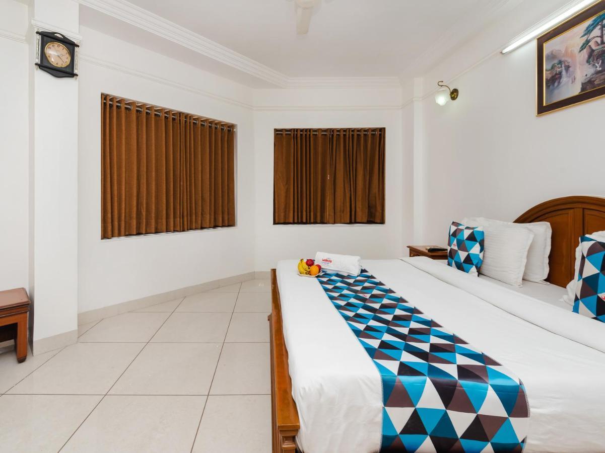 Hotel Galaxy Opp Surat Railway Station Bagian luar foto