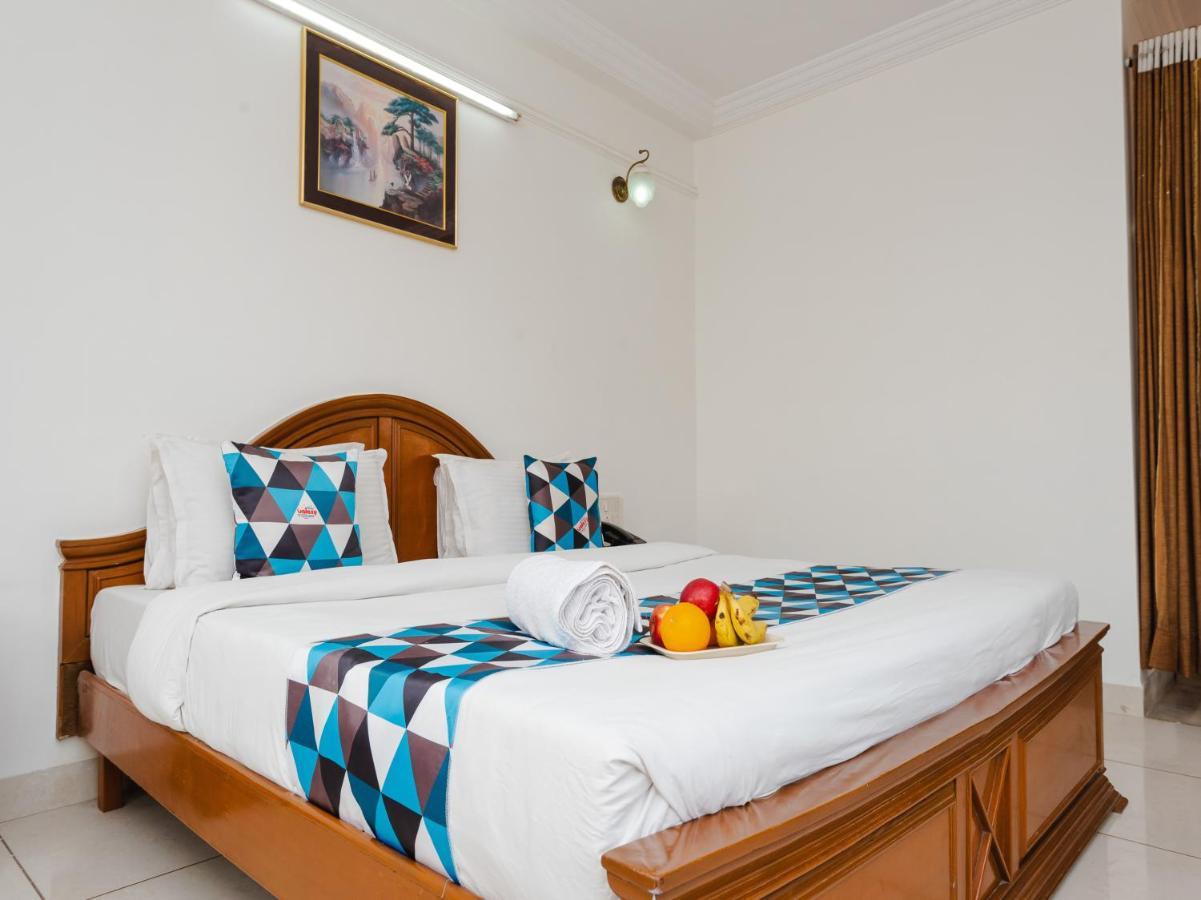 Hotel Galaxy Opp Surat Railway Station Bagian luar foto