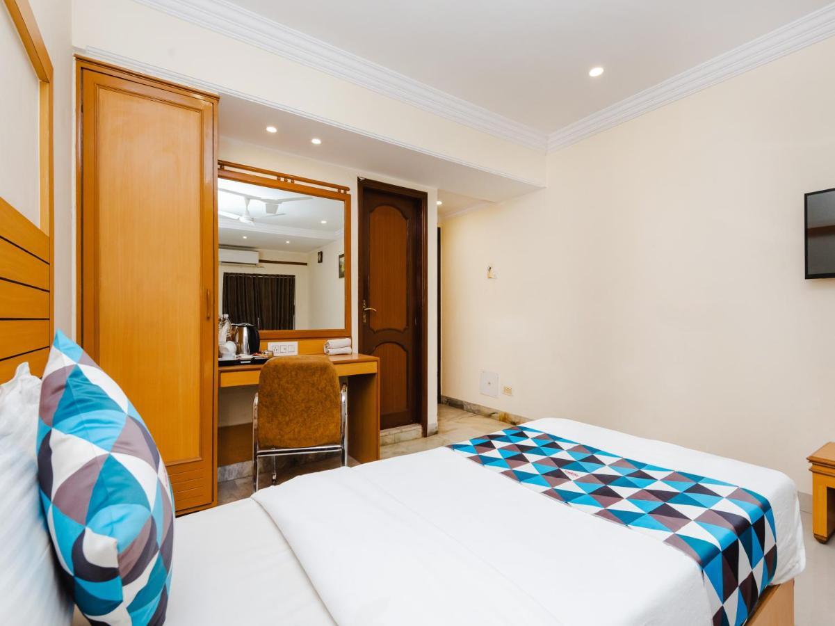 Hotel Galaxy Opp Surat Railway Station Bagian luar foto