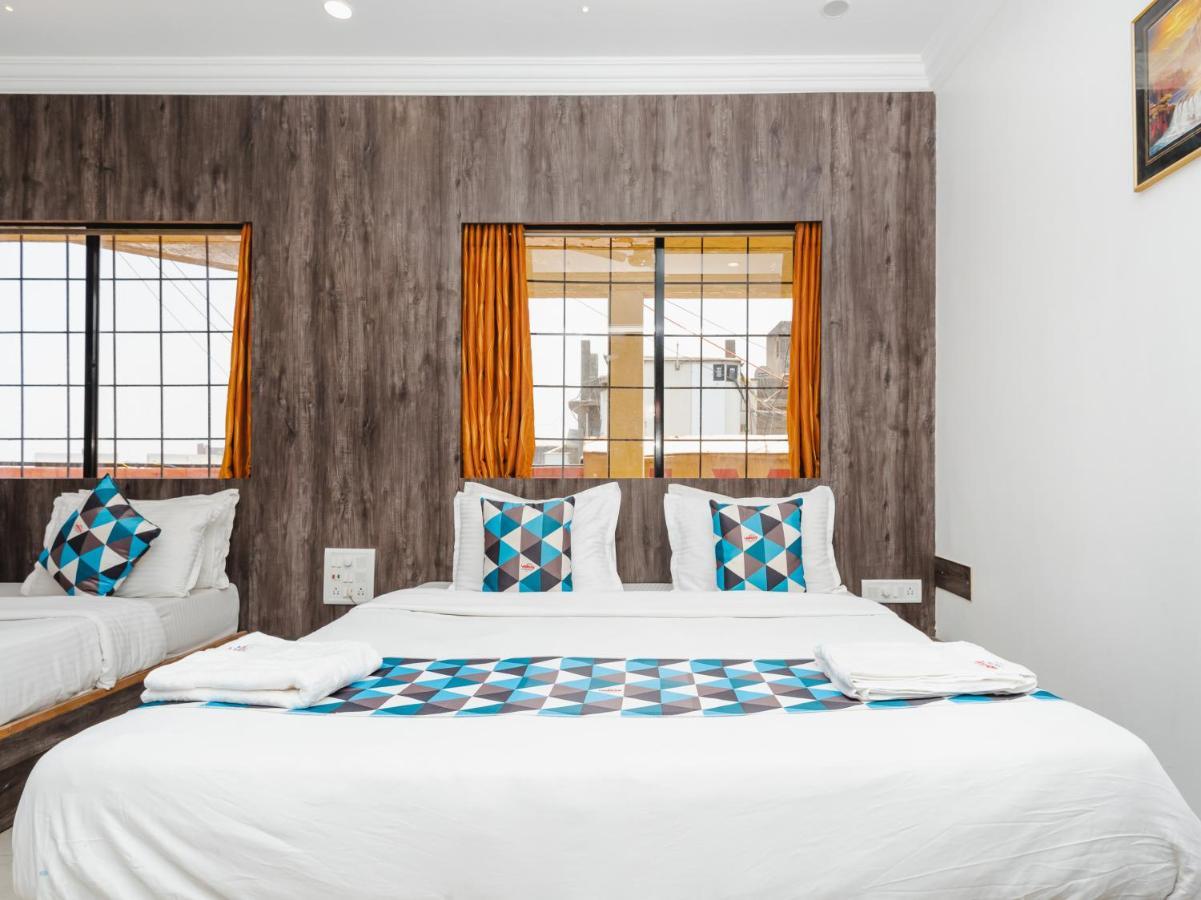 Hotel Galaxy Opp Surat Railway Station Bagian luar foto