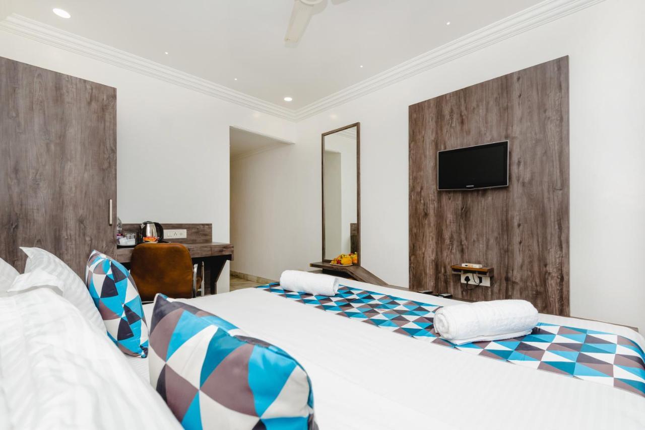 Hotel Galaxy Opp Surat Railway Station Bagian luar foto