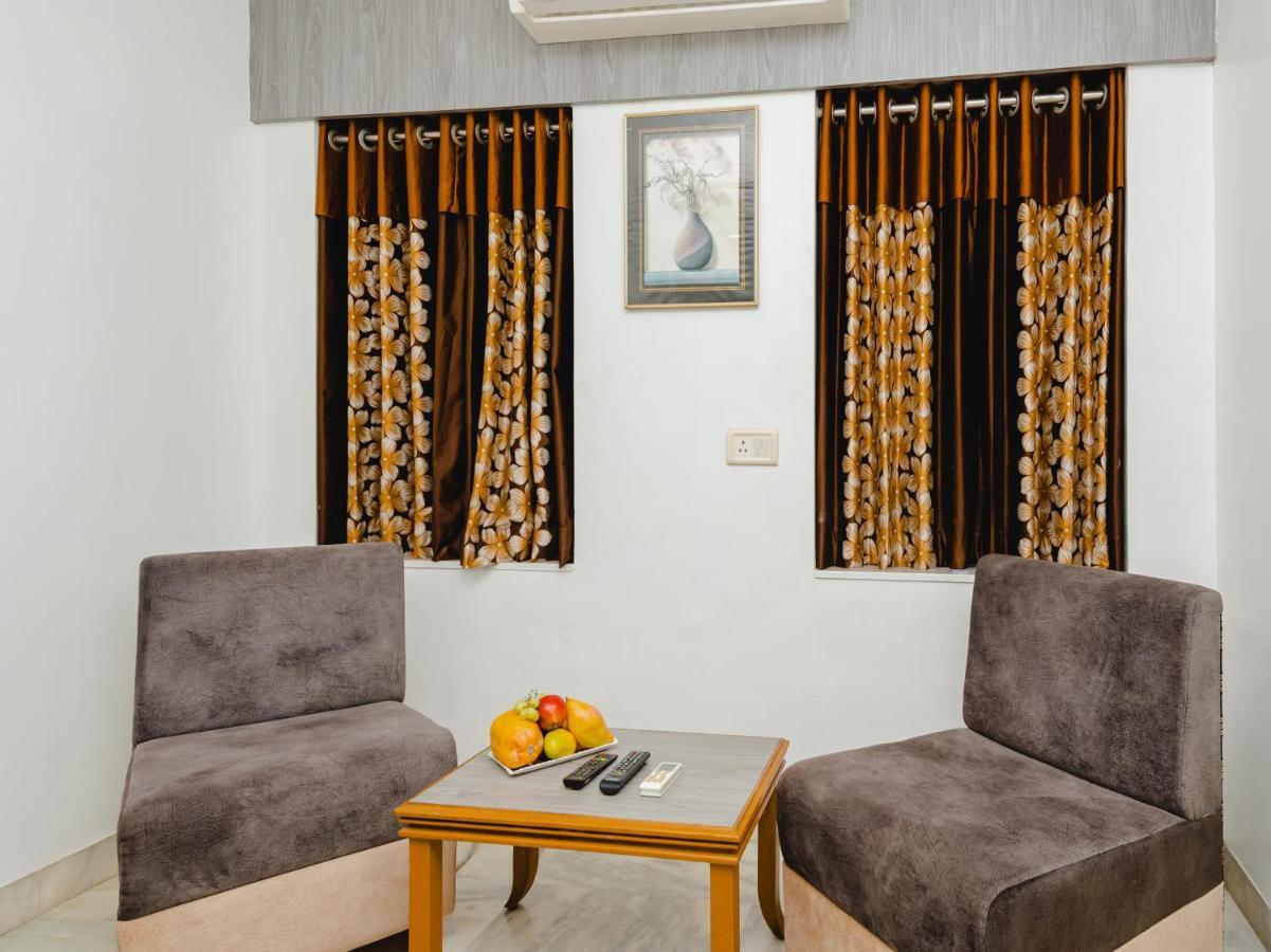 Hotel Galaxy Opp Surat Railway Station Bagian luar foto